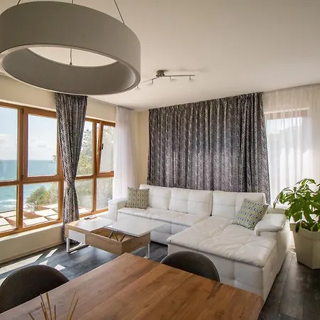 Penthouse At White Cliffs Byala (Varna)