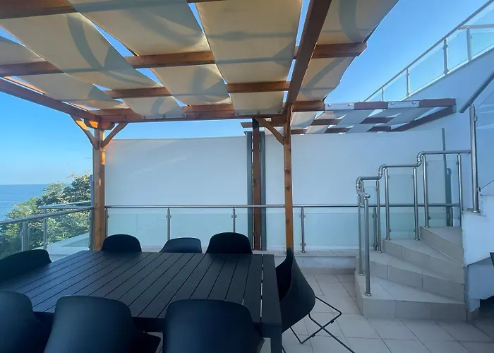 Penthouse At White Cliffs Apartment